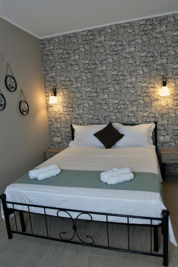 Aparthotel Shining Star Petra Esterno foto