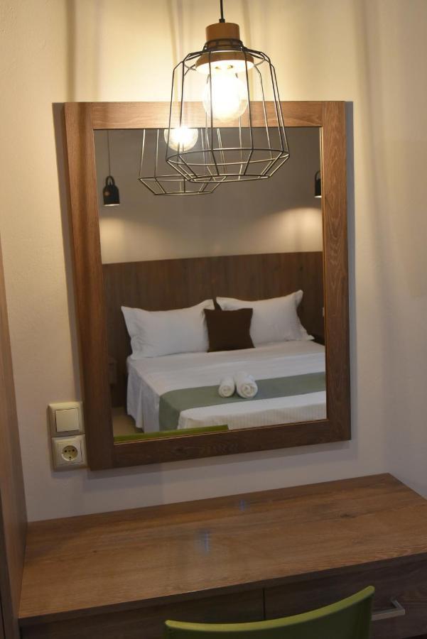 Aparthotel Shining Star Petra Esterno foto